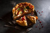 Vegeterian filo pastry with butternutsquash, spinach, feta cheese and pomegranate seeds — Stock Photo