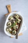 Gefüllte Pilze mit Olivencreme — Stockfoto