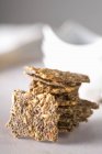 Cracker con semi di chia, semi di girasole e semi di lino — Foto stock
