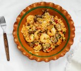 Risotto mit Huhn und Gemüse auf einem Teller — Stockfoto