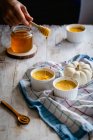 Bolos de queijo de abóbora pequenos com mel — Fotografia de Stock