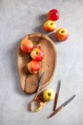 Fresh apples in a wooden bowl — Stock Photo