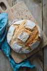 Um pão de pão de trigo fermentado — Fotografia de Stock
