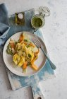 Tortelloni with carrots and herb cream — Stock Photo