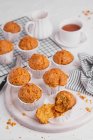 Muffin alla carota con tè — Foto stock