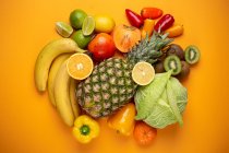 Frutas, citrinos e legumes com vitamina C — Fotografia de Stock