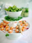 Cubes de saumon à la crème wasabi — Photo de stock