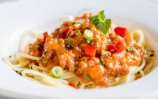 Close up to bolognese sauce on spaghetti — Stock Photo