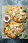 Shrimp parmesan spicy flatbread with chili flakes — Stock Photo