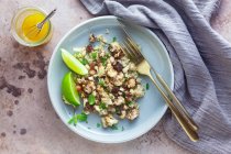 Cauliflower Quinoa Salad with Raisins and Mint — Stock Photo