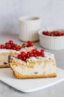 Baked vanilla cheesecake with crust and red currant — Stock Photo