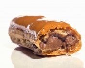 Close-up shot of delicious eclair filled with chocolate — Stock Photo