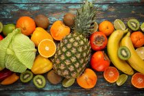 Frutas, citrinos e legumes com vitamina C — Fotografia de Stock