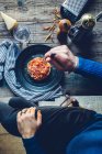 Spaghetti all'amatriciana con pomodori e pancetta — Foto stock