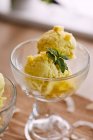 Vegan mango and coconut ice cream — Stock Photo