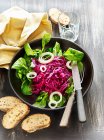 Lacto fermented red cabbage with onion bread — Stock Photo