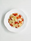 Linguine con polpa di granchio e pomodori — Foto stock