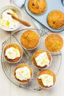 Carrot muffins with fresh cream cheese — Stock Photo