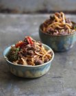Szechuan Udon noodles with meat and vegetables — Stock Photo