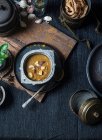 Curry vegano all'aglio in stile indiano meridionale con pasta di cocco — Foto stock