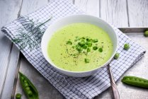 Cream of pea soup with spring onions and dill — Stock Photo