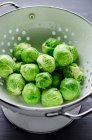 Freshly washed brussels sprouts in a colander — Stock Photo
