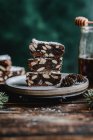 Panforte di siena Kuchen mit Nüssen, Honig und Rosinen — Stockfoto