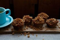 Manzana muffins desmoronarse vista de cerca - foto de stock