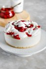 Vanilla coconut cheesecake with strawberry and whipped cream — Stock Photo