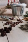 Close-up shot of delicious Gingerbread cookies and dominoes — Stock Photo