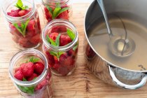 Fresh strawberries in jars with mint, ready for syrup — Stock Photo