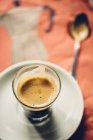Primer plano de delicioso Espresso en taza - foto de stock