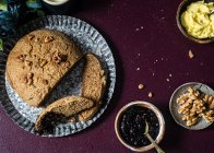 Prune and walnut bread — Stock Photo