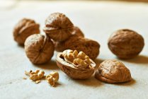 Walnuts, whole and halved — Stock Photo