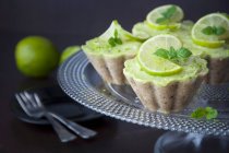 Lime cupcakes with avocado and cashew nuts — Stock Photo