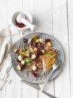 Zanderfilet auf Quinoa mit Roter Bete — Stockfoto