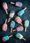 Cake pops in the shape of ice lollies with brightly coloured icing (seen from above) — Stock Photo