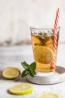 Iced tea with mint and lime — Stock Photo