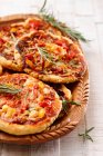 Mini pizzas with peppers and rosemary (vegetarian) — Stock Photo