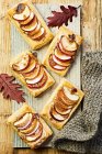 Автономні яблучні пироги крупним планом — стокове фото