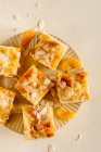 Torta di mandarino e mandorle in fogli quadrati — Foto stock