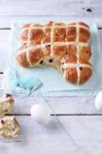 Hot cross buns (Spécialité de Pâques d'Angleterre) — Photo de stock