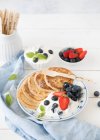 Pancakes with cottage cheese and berries — Stock Photo