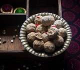 Жареный старенький вегетарианский ладду для Дивали — стоковое фото