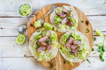 Tacos with swordfish and guacamole (Mexico) — Stock Photo
