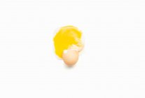Ein zerbrochenes Ei aus nächster Nähe — Stockfoto