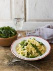 Fettuccine Alfredo: tagliatelle with green asparagus and baby leaves spinach — Stock Photo