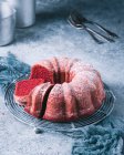 Torta de terciopelo rojo sin gluten - foto de stock