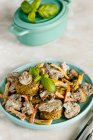 Vegane Falafel mit Pilzen und Paprika — Stockfoto
