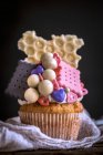A cupcake decorated with biscuits and sweets — Stock Photo